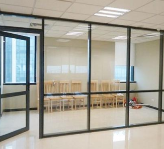 VÁCH KÍNH MẶT DỰNG 05