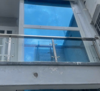 VÁCH KÍNH MẶT DỰNG 01