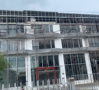 VÁCH KÍNH MẶT DỰNG 04 